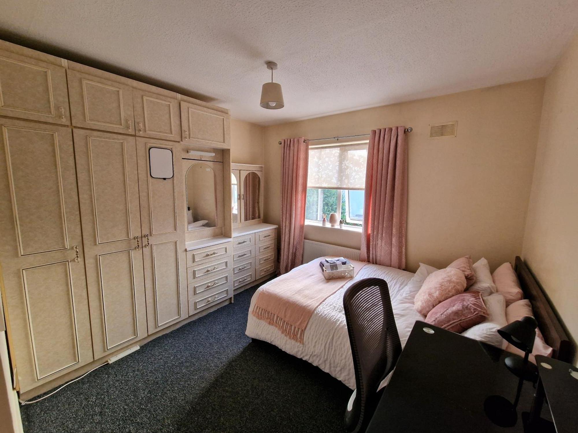 Females Only - Private Bedrooms In Dublin 루칸 외부 사진